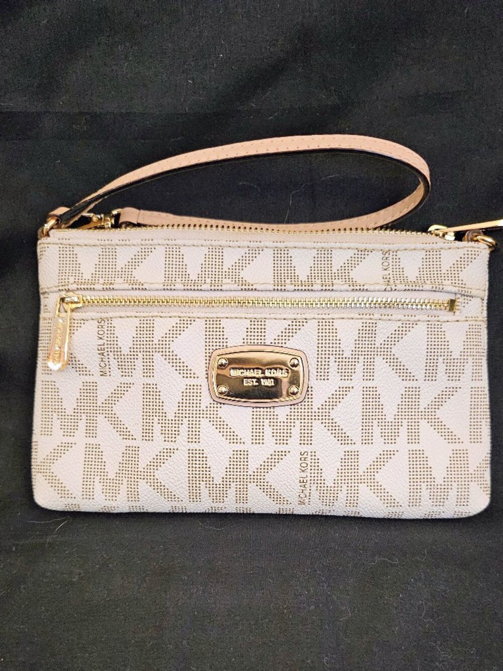 Michael Kors Signature MK Jet Set Large Logo Convertible Wristlet in Vanilla
